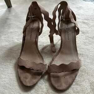 Chinese Laundry Tan Wavy Strap Heels